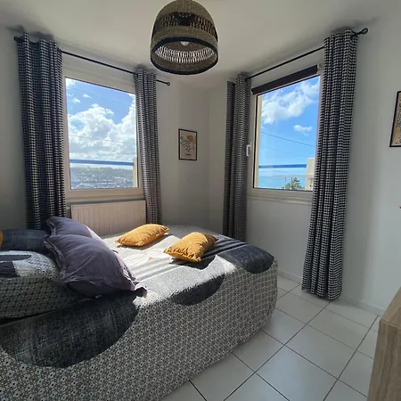 Holiday home Maison Vue Mer, Port Et *